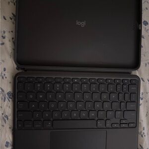 Logitech Combo Touch ipad air 11 (2024)
